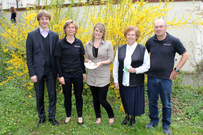 (v.l.n.r.: Präses Ertl, 2. Vors. Uli Wurm, Daniela Oblinger, Marlene Fechter, 1. Vors. Karlheinz Hitzler)